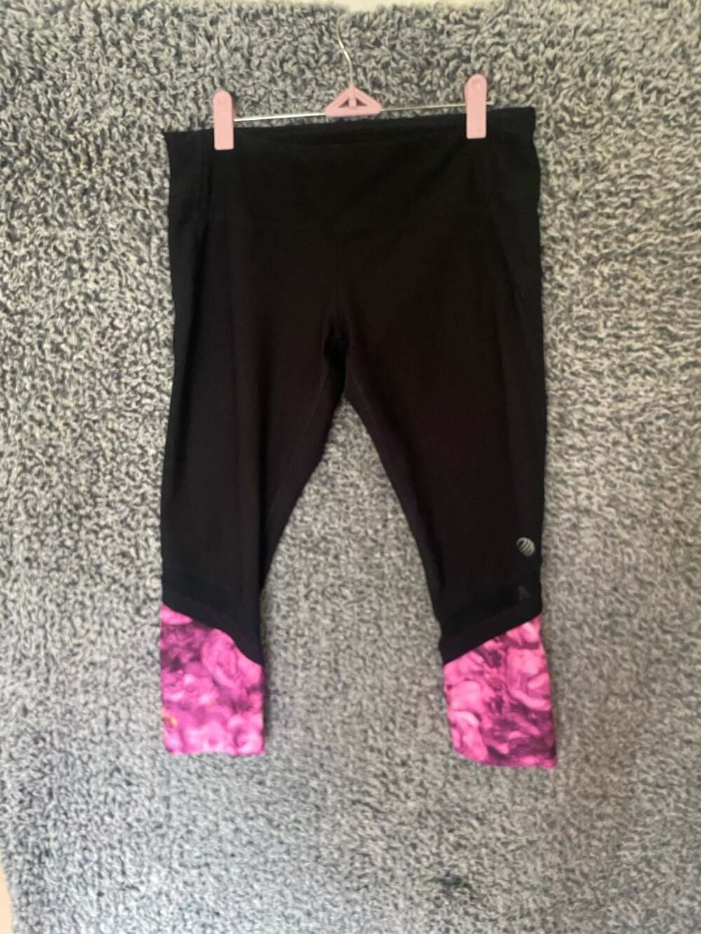 MPG Sport Black Cropped Leggings with Pink Floral Trim Size L